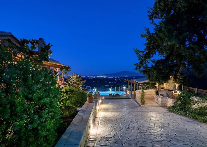 Clairy 3-bedroom With Private Pool *
